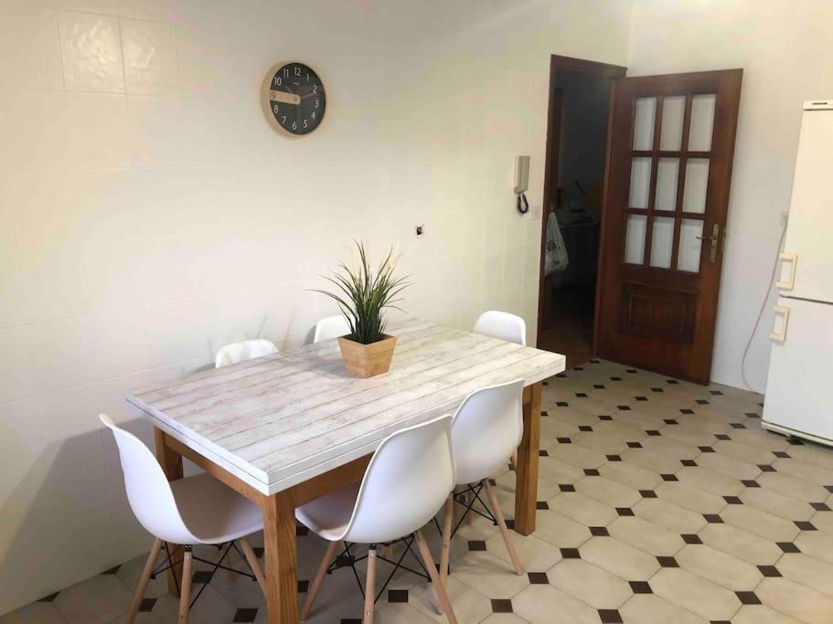 Vivienda Amplia Y Luminosa A Escasos Metros De La Playa De Cangas. מראה חיצוני תמונה